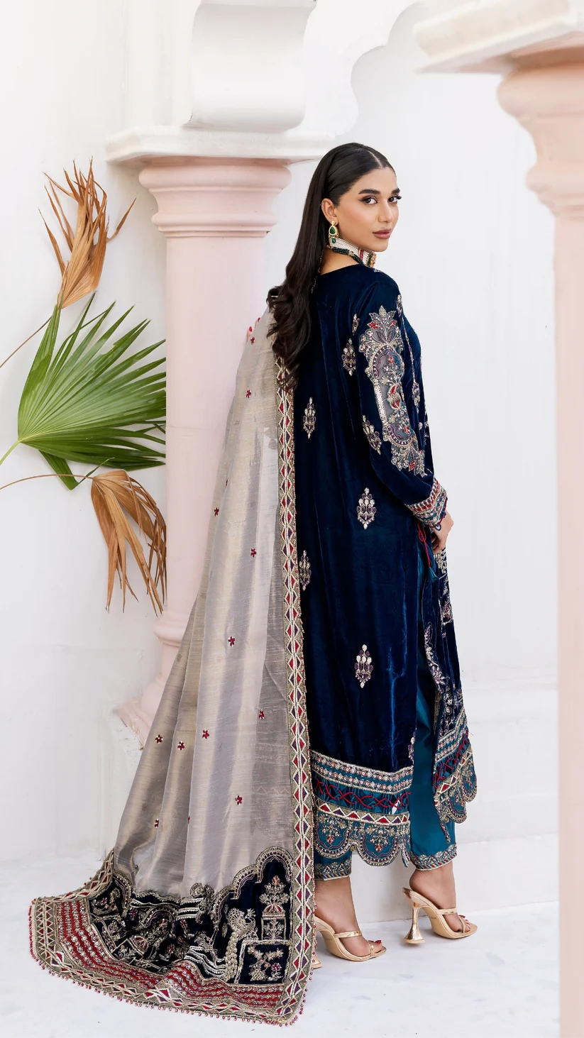 Andaz Makhmal by Zebtan ZAM 12 | Embroidered Velvet Suit - Image 2