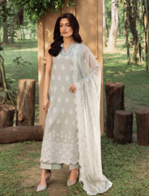 LLARA By Sanam Saeed Design-09